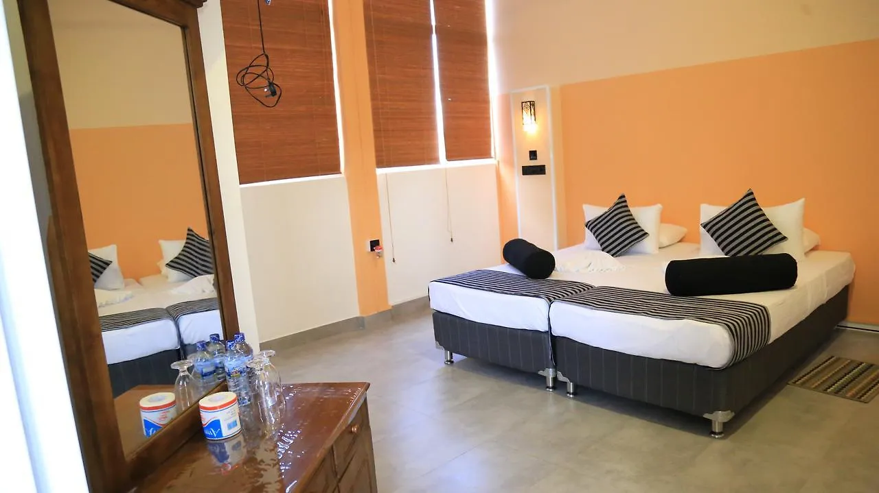 Deiyannewela 281 Kandy City Hostel & Rooms בית הארחה